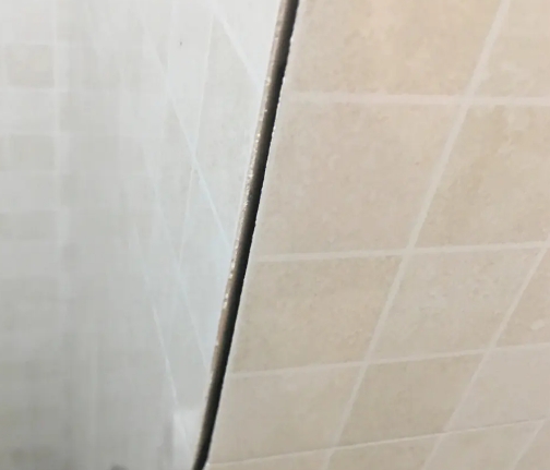 婺城瓷砖空鼓维修公司分享阳台瓷砖脱落的修复过程可以分为以下几个步骤